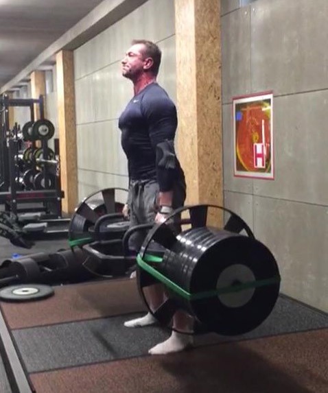 colin macgregor deadlifting trapbar