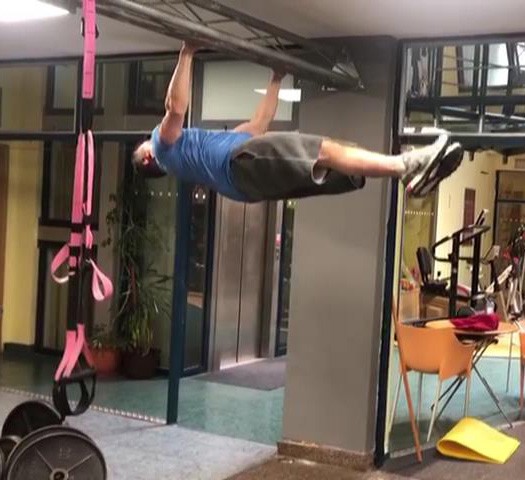 colin macgregor hanging from a bar horizontally