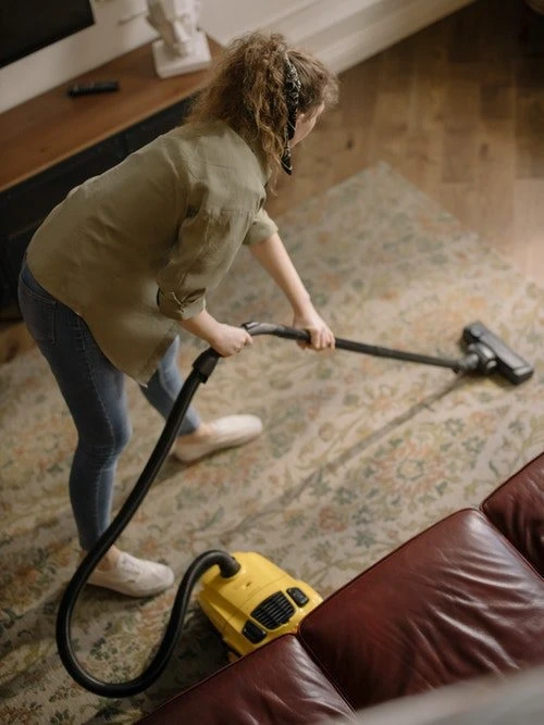 woamn vacuuming with herniated disc